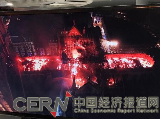 巴黎圣母院火灾俯视(图源)
