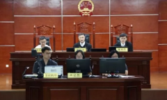 法院就“踢群案”答记者问：系自主管理