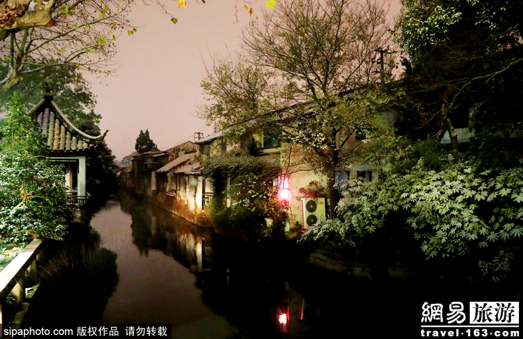 苏州知名旅游景点十全街发生塌陷 商户紧急撤离
