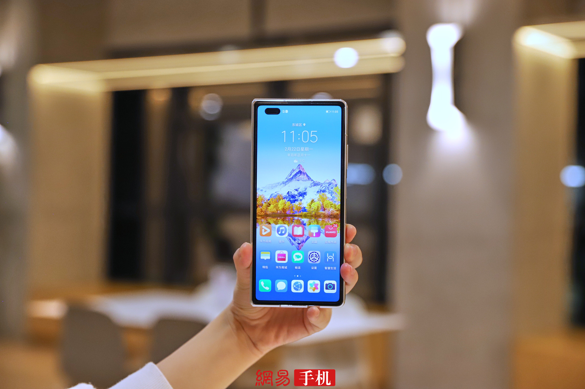 华为Mate X2真机图集：抢到就赚到的折叠屏旗舰
