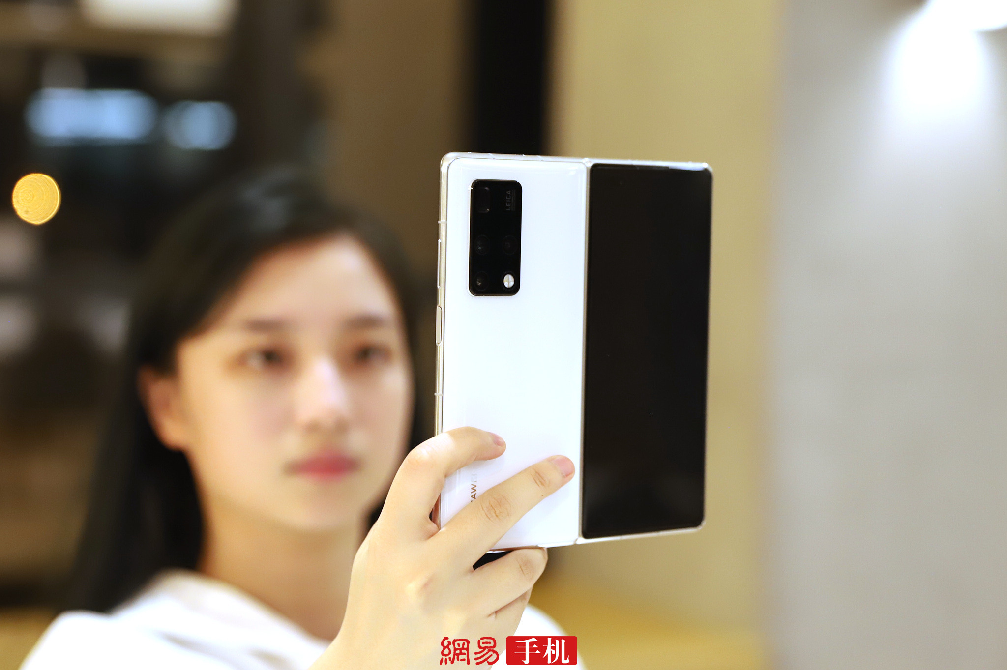华为Mate X2真机图集：抢到就赚到的折叠屏旗舰