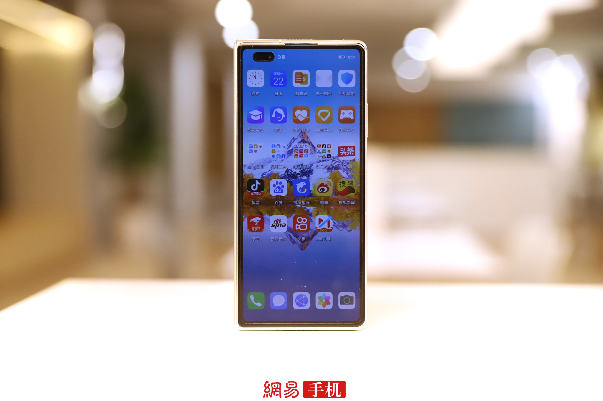 华为Mate X2真机图集：抢到就赚到的折叠屏旗舰