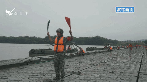 燃！陆军第73集团军在闽南水域，进行渡河作战演练！  