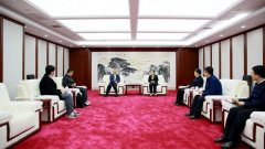 山西省工信厅党组书记、厅长潘海燕与新